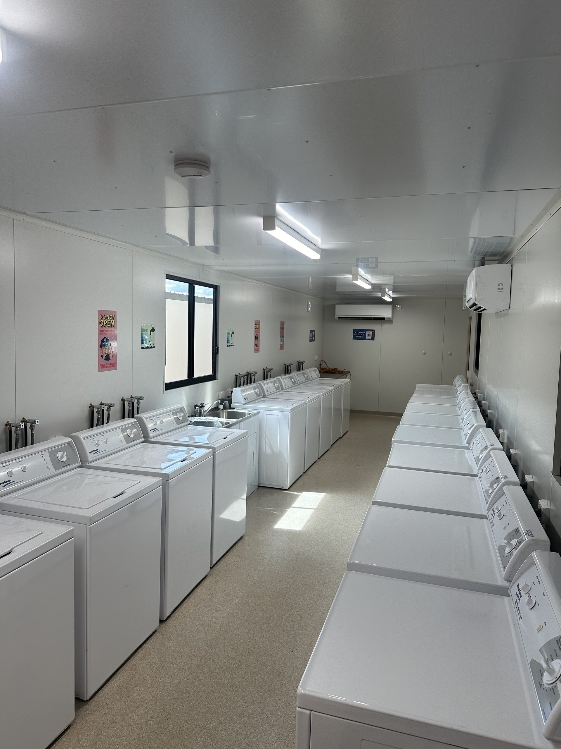 Modular laundry building